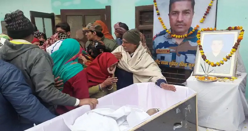 Pak की फायरिंग में हरियाणा का बेटा शहीद, पत्नी बोली-पति की शहादत पर है गर्व Pak की फायरिंग में हरियाणा का बेटा शहीद, पत्नी बोली-पति की शहादत पर है गर्व